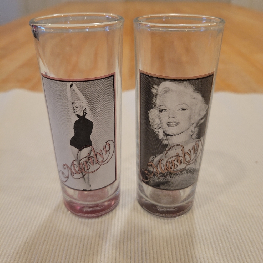 🐇EUC~ MARILYN MONROE SHOT GLASS